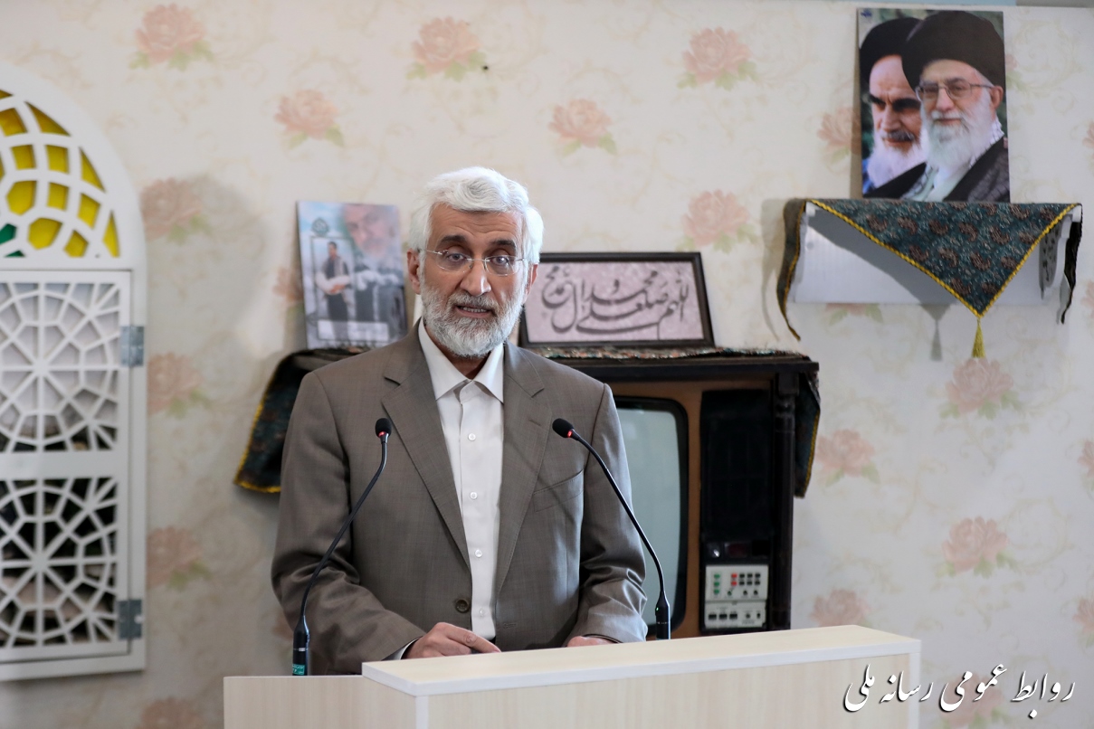 جلیلی برای گفت و گوی «آگاهانه» به شبکه خبر آمد