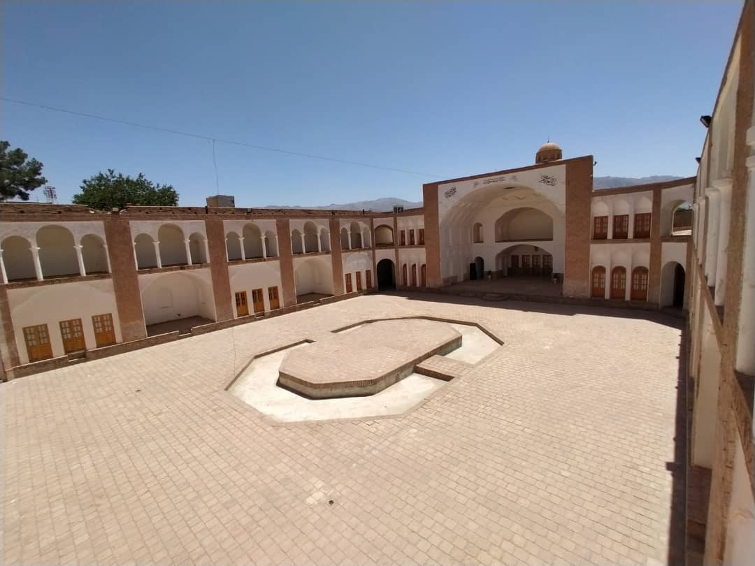 شب فیروزه‎ای امشب میزبان سیروس کهوری نژاد