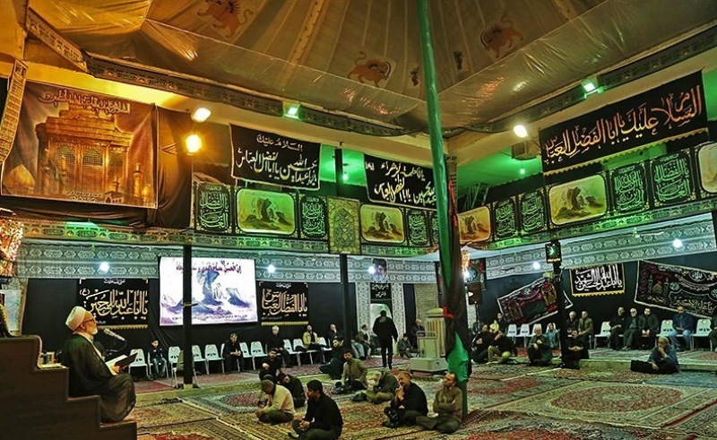 شبکه یک  400سال عزاداری در «تکیه نفرآباد» را مرور می کند