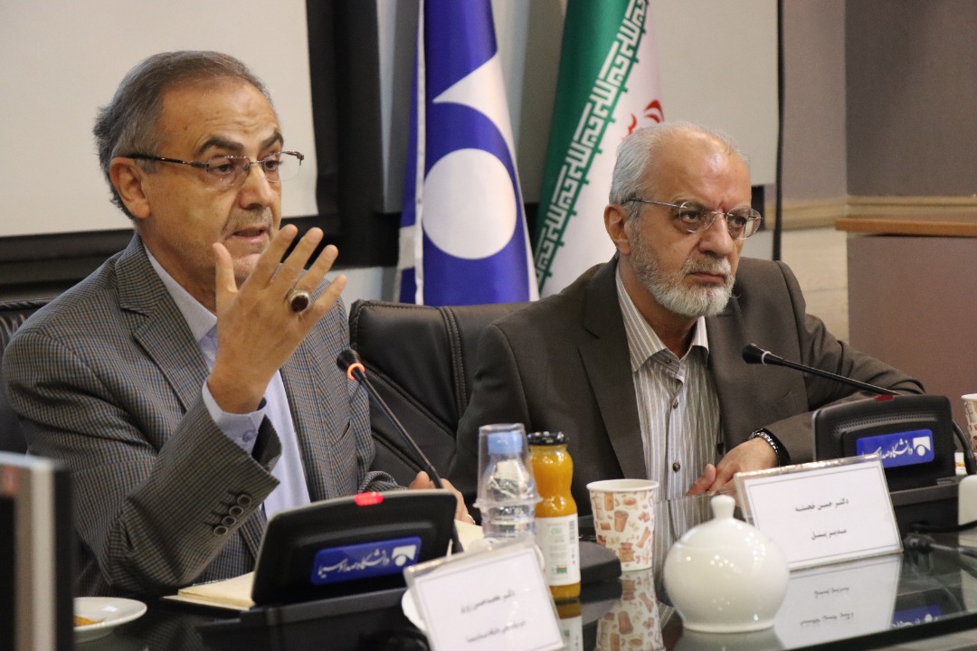 صاحب نظران دو شعار هویت محوری و عدالت گستری در رسانه ملی را بررسی کردند
