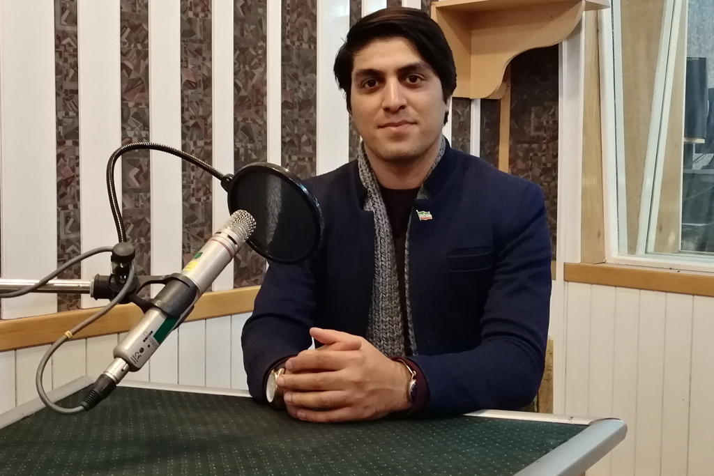 گفت‌وگو با کمدین جوان اصفهانی در رادیو صبا