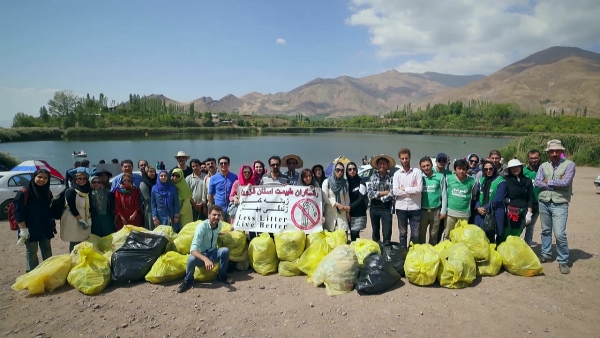 نمایش دوستی با طبیعت در مستند «پیام آوران پاکی»