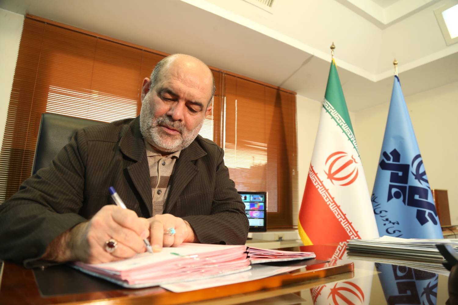 شهید سلیمانی سفیر انقلاب و اسطوره صلح و مقاومت در منطقه