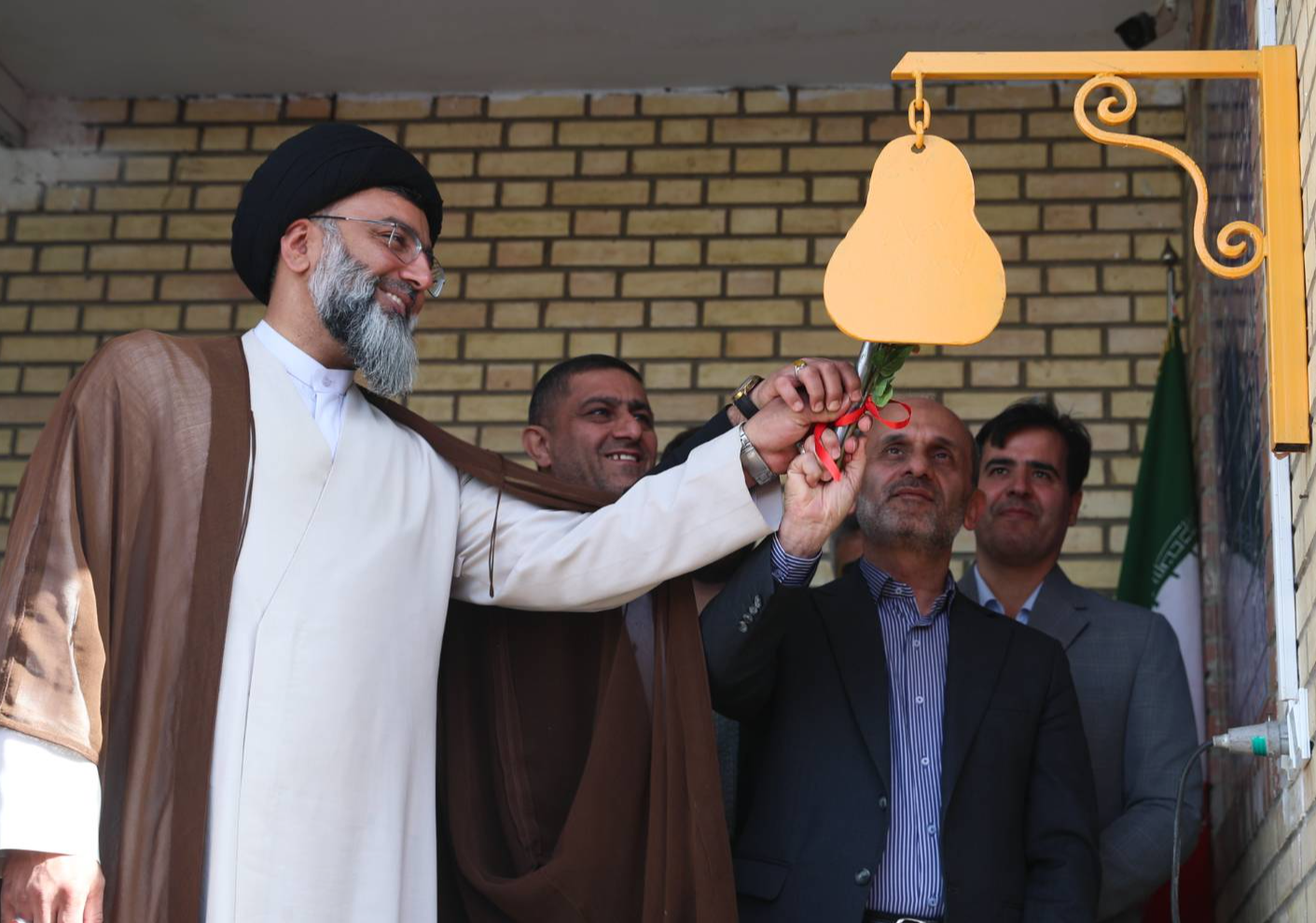 آموزش‌وپرورش و معلمان فداکار، قهرمانان عرصه فرهنگ‌اند