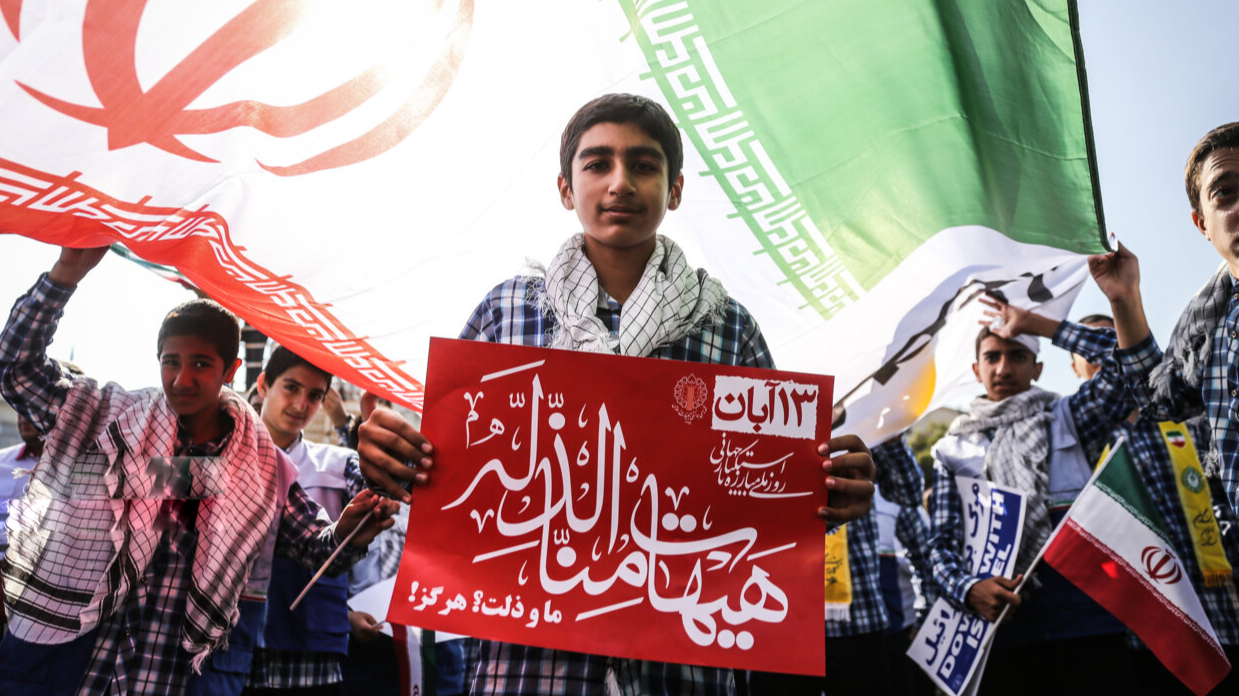 الگوبرداری دانش‌آموزان از تولیدات قهرمان‌محور