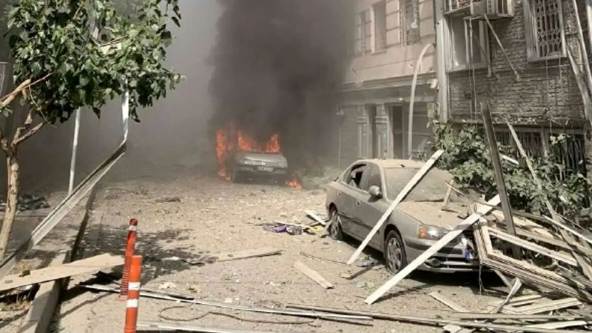 بررسی رادیویی جبران خسارت خودروها در دفاع مقدس ۱۲ روزه