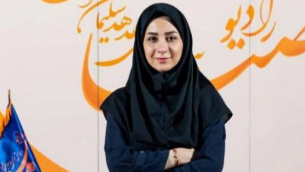معلمی‌ پشت میکروفن رادیو