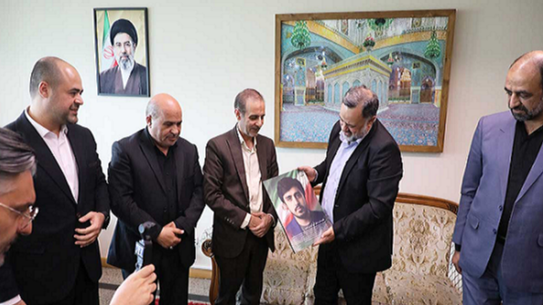 شهدا، پرچمداران عزت ایران‌ هستند