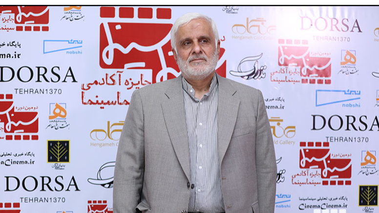 اثر فاخر، نگاه کلان می‌خواهد