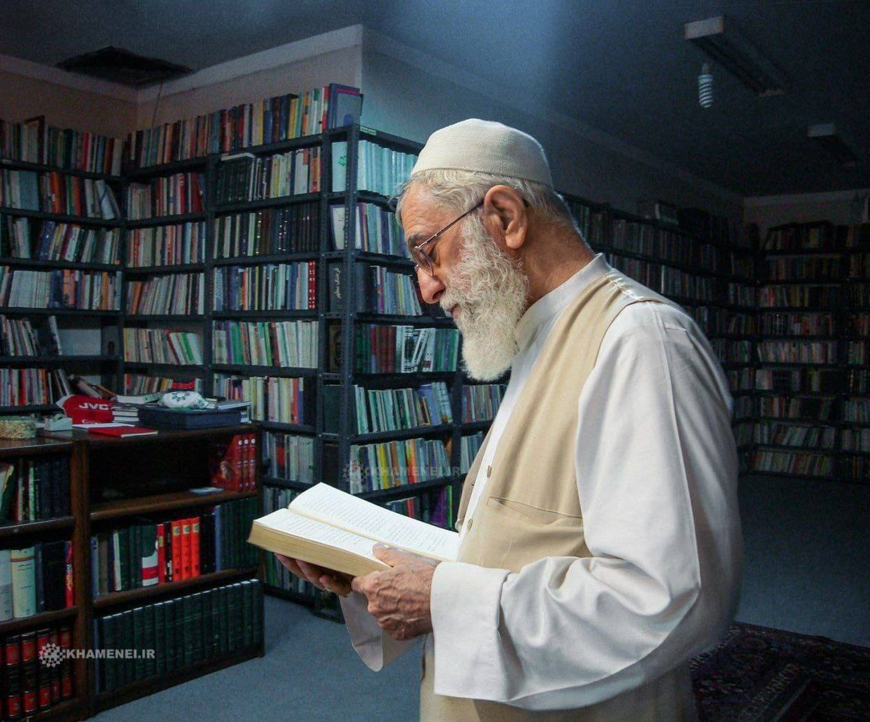 از پنجره کتاب به نگاه فرهنگی امام شهید می‌رسیم
