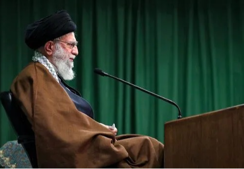 پشت آنتن «عزیز کشور دوست» چه می‌گذرد؟