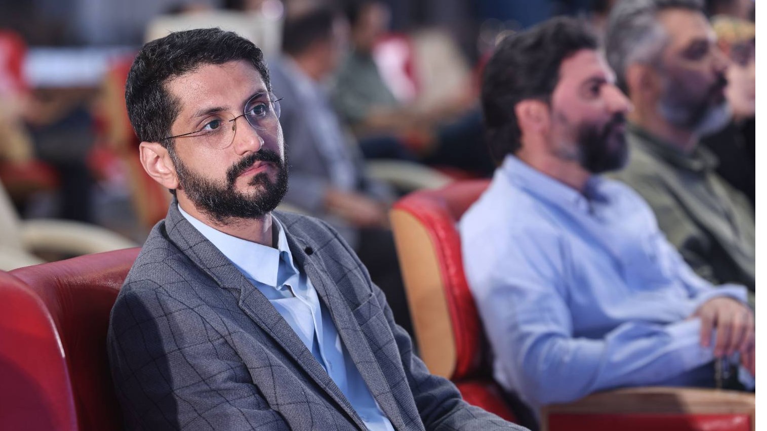 رسانه ملی برای ارتقای ذائقه شعری جامعه بیشتر شعر خوب پخش کند