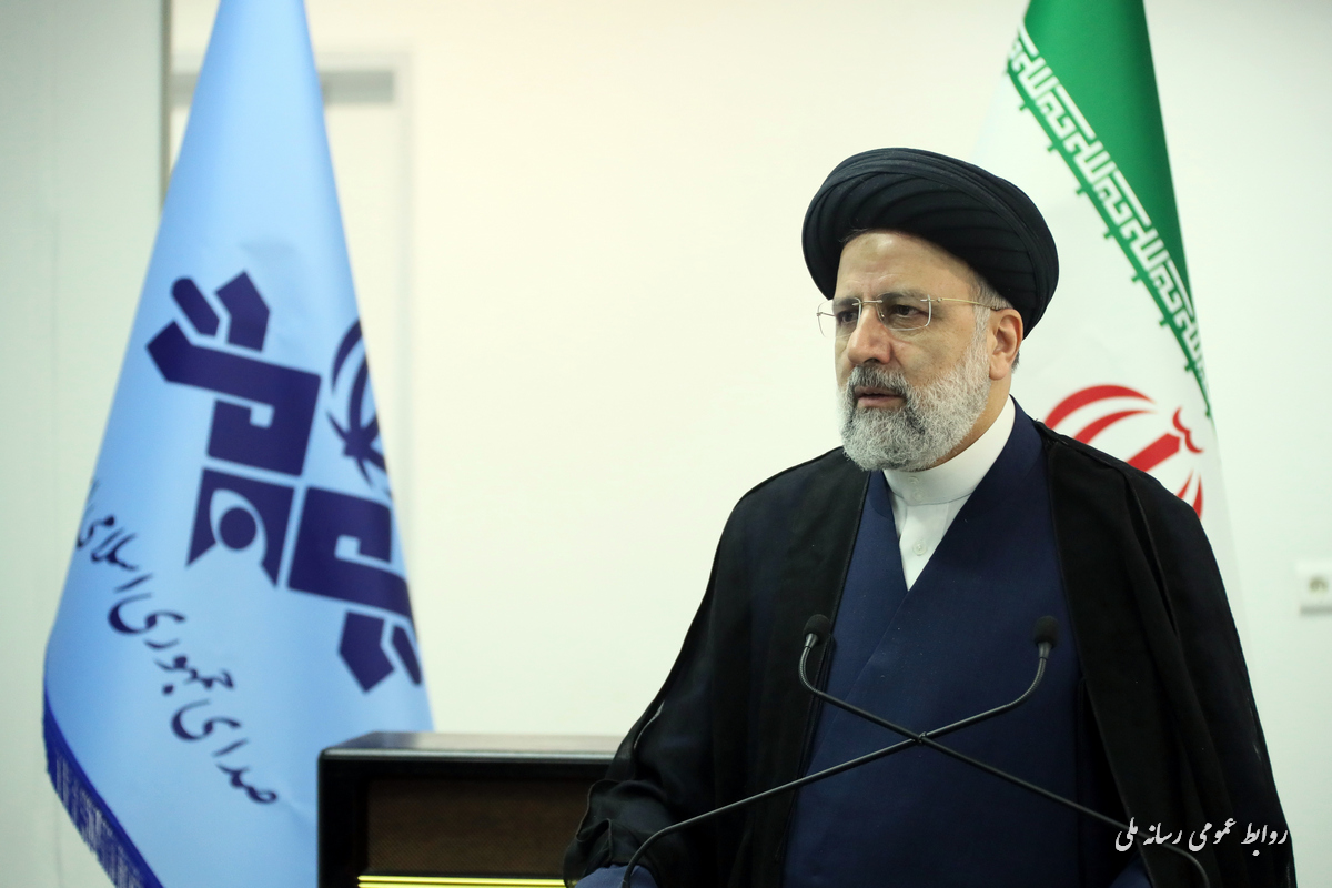 رئیسی به ساختمان رادیو آمد