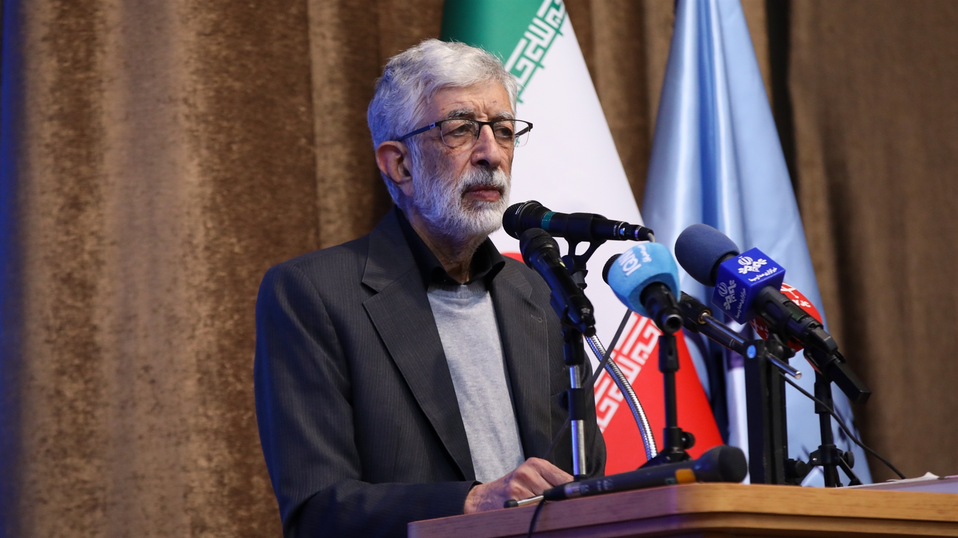 بهره‌گیری از زبان‌دانی ادیبان در خدمت فهم قرآن