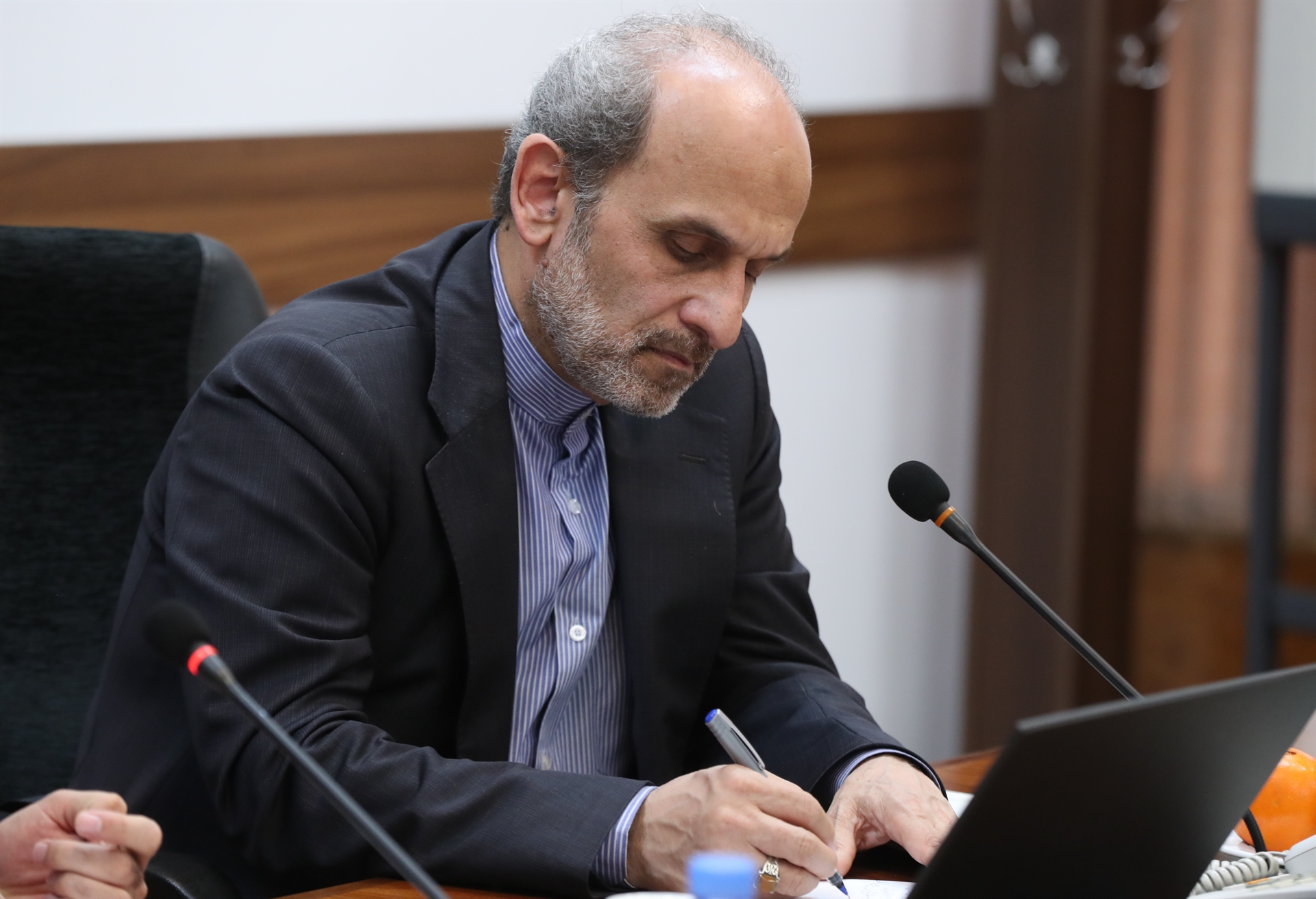 عزل مدیرشبکه افق و توقف برنامه «خط‌خطی»