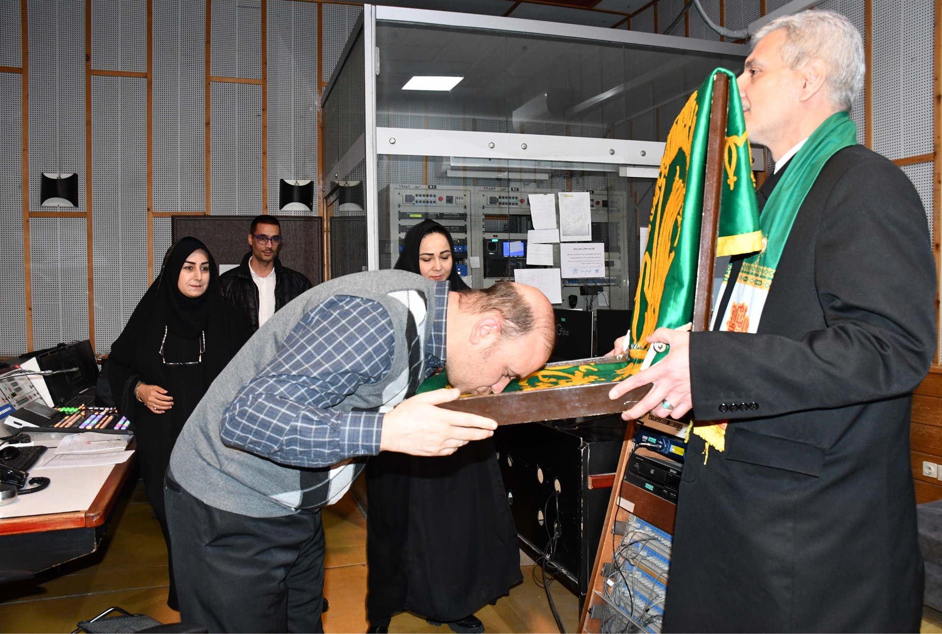 مدیران جشنواره «زیر سایه خورشید» مهمان برنامه‌های زنده صداوسیمای آذربایجان غربی
