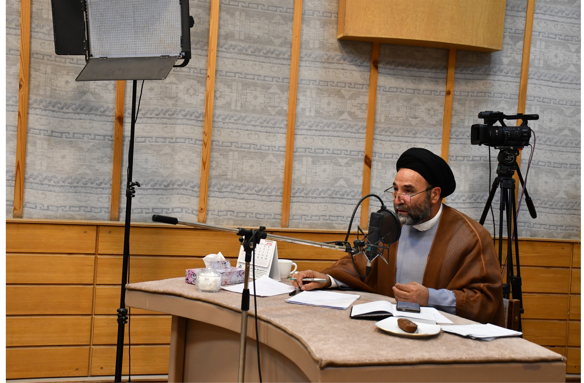 نماینده ارومیه در رادیو چی‌چست از برنامه‌های اقتصادی مجلس می‌گوید