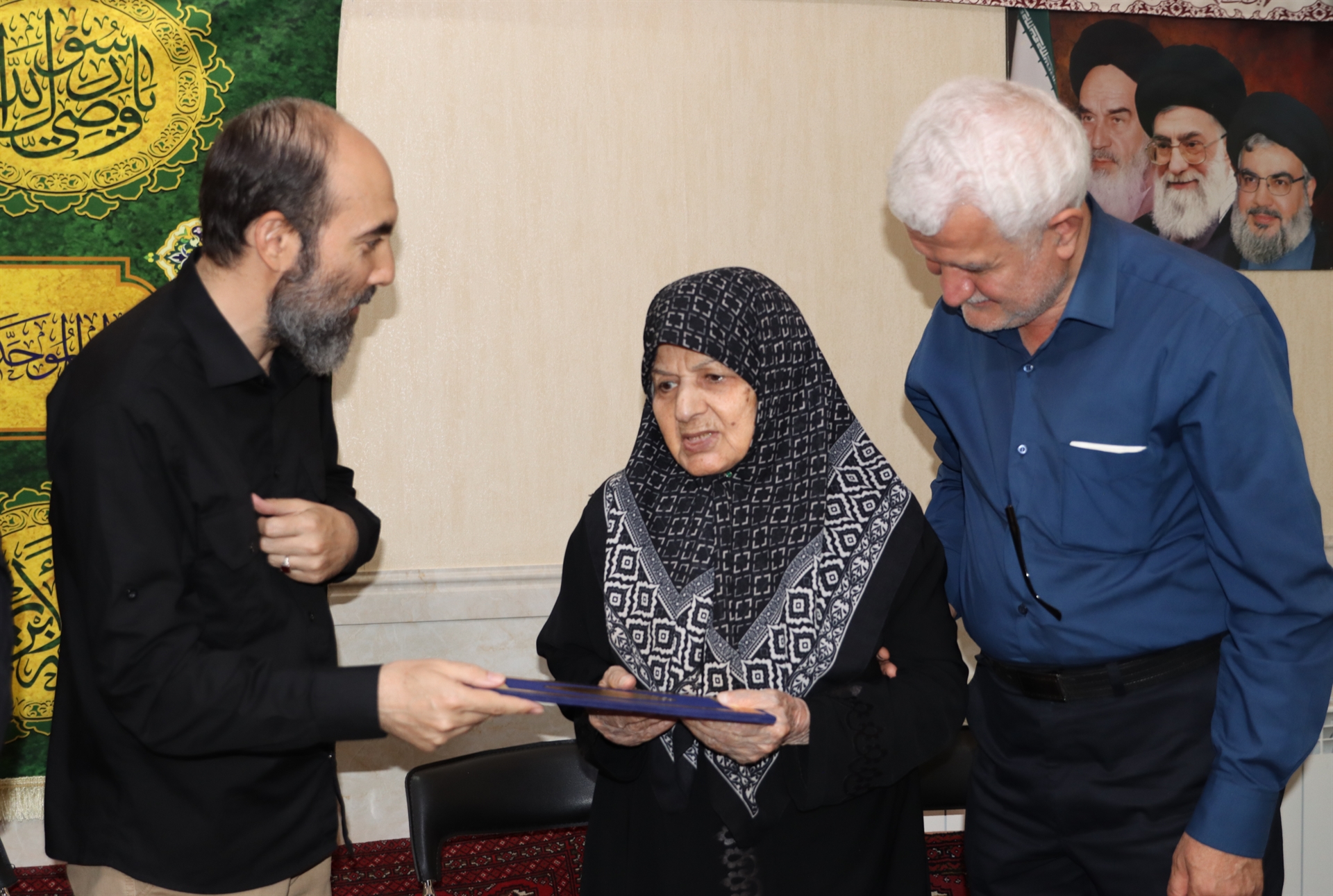 تجلیل مدیرکل رسانه استانی زنجان از مقام شامخ شهید سیدرضی موسوی در دیدار با مادر شهید