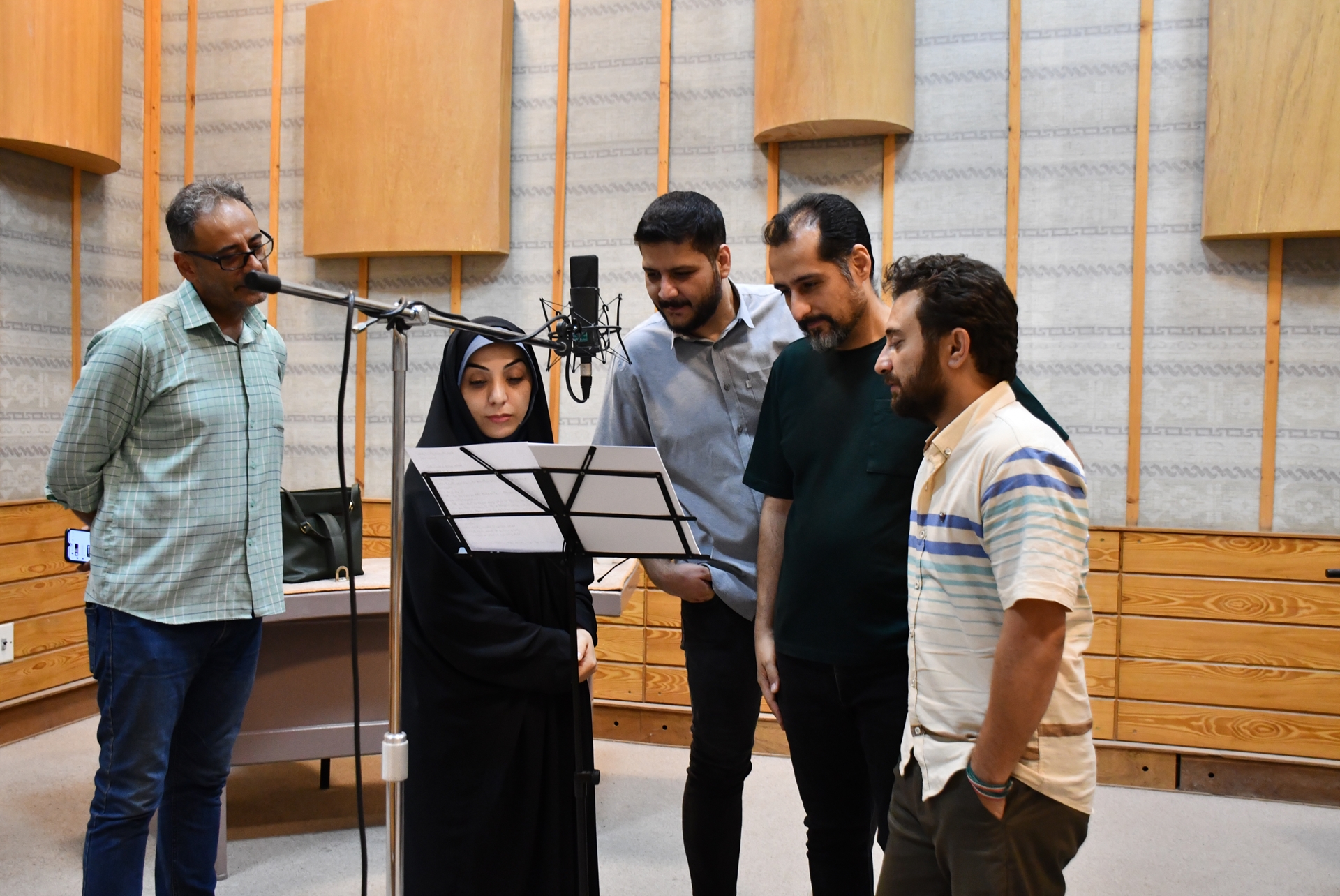 نمایش رادیویی «شمعدانی‌ها عاشق می‌شوند» روی موج صدای آذربایجان غربی
